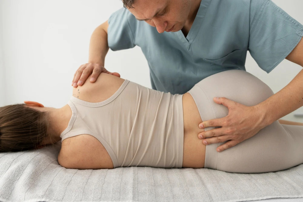 5 Physiotherapist-Approved Ways to Relieve Back Pain Naturally